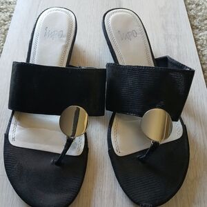 (#168) IMPO ROSELLE BLACK ⚫ MEDALLION THONG SANDALS 9.5M